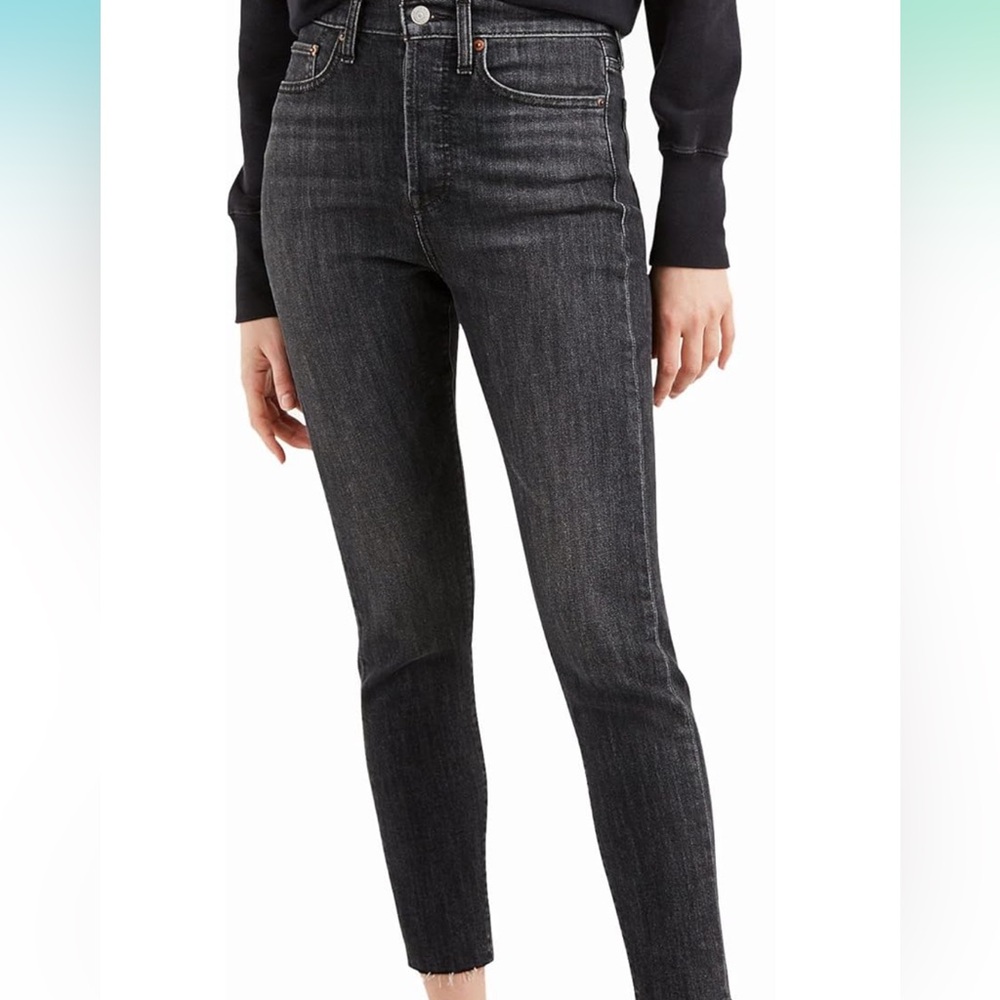 Black Levi’s jeans